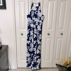 Beautiful blue and white floral halter style dress. Size Large.